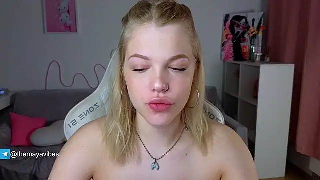 Maya Rave online show from March 17, 3:33 am