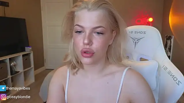 Maya Rave online show from April 10, 3:23 am