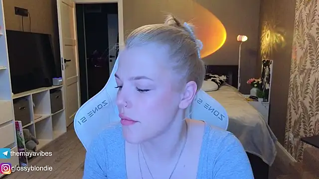 Maya Rave online show from April 16, 3:51 am