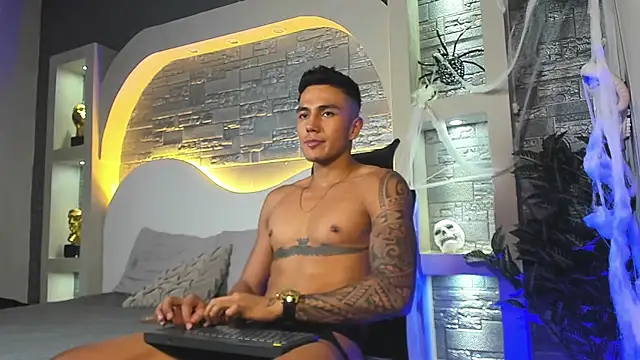 Aron Bolt online show from November 1, 8:33 pm