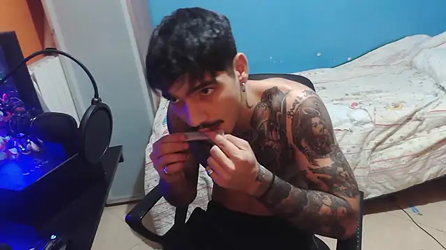 Badboyi1997 online show from October 12, 8:19 pm