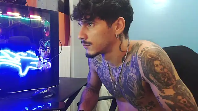 Badboyi1997 online show from March 2, 11:33 pm