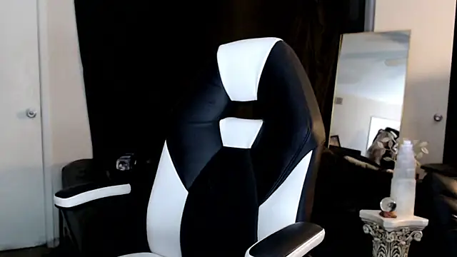 liadivina online show from March 17, 6:40 am