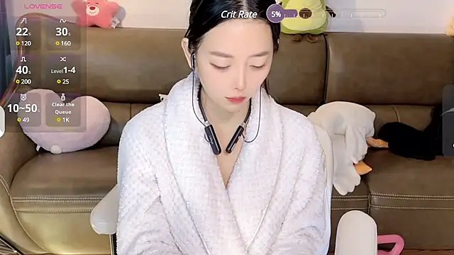 Yilin1999 online show from December 12, 1:06 pm