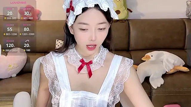 Yilin1999 online show from February 10, 4:14 pm