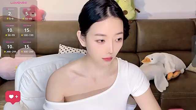 Yilin1999 online show from March 8, 4:06 pm