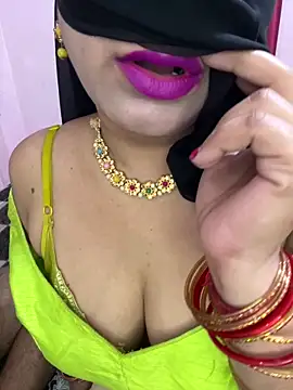 Snapshot of mickey_love chatting on June 6, 4:50 am mickey love online show from June 6, 4:50 am
