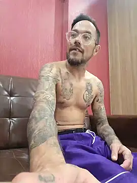 Snapshot of mileflav0r chatting on December 15, 2:05 pm mileflav0r online show from December 15, 2:05 pm