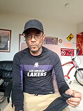 mileflav0r online show from May 6, 7:35 am