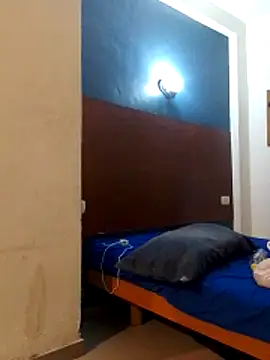 Snapshot of BURN666ING chatting on December 14, 1:00 am BURN666ING online show from December 14, 1:00 am