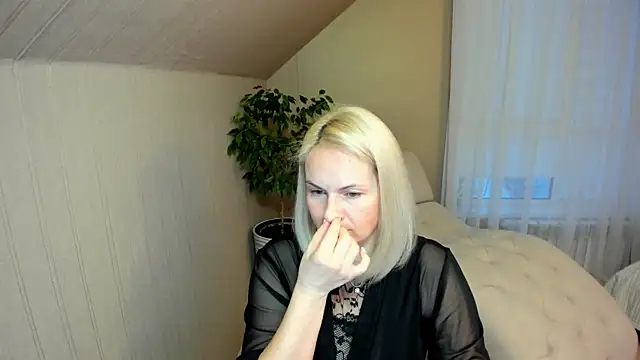 Snapshot of Alicee_Gracee chatting on December 13, 1:01 pm Alicee Gracee online show from December 13, 1:01 pm