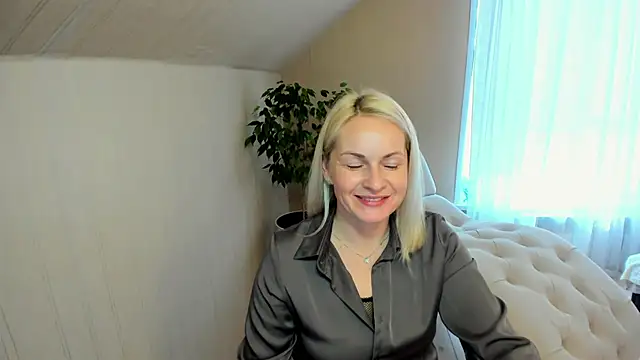 Snapshot of Alicee_Gracee chatting on December 17, 11:17 am Alicee Gracee online show from December 17, 11:17 am