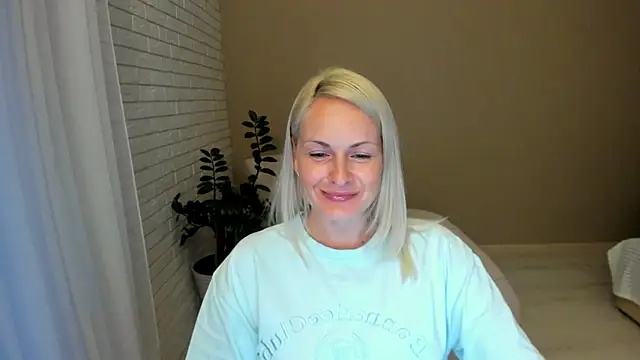 Snapshot of Alicee_Gracee chatting on September 9, 3:33 pm Alicee Gracee online show from September 9, 3:33 pm