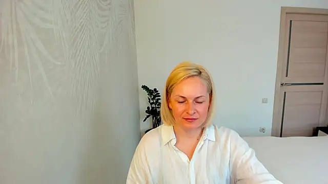 Alicee Gracee online show from April 22, 8:28 am