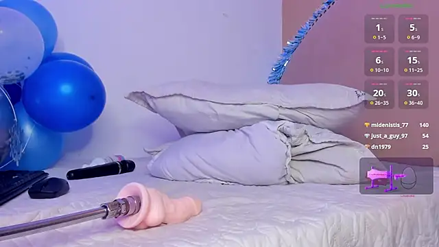 Snapshot of Heicy___ chatting on December 24, 1:59 am Heicy    online show from December 24, 1:59 am