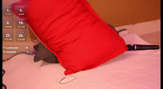 Snapshot of Heicy___ chatting on January 21, 11:45 pm Heicy    online show from January 21, 11:45 pm