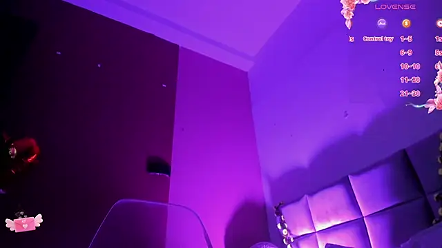 Snapshot of Heicy___ chatting on February 19, 7:59 pm Heicy    online show from February 19, 7:59 pm