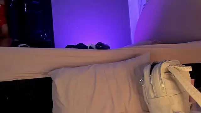 Snapshot of Heicy___ chatting on October 17, 8:11 pm Heicy    online show from October 17, 8:11 pm