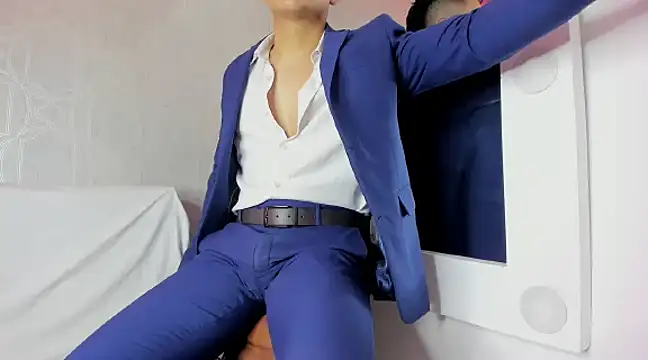 Lucii fer  online show from February 11, 5:50 pm