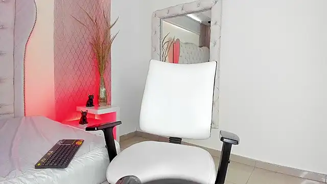 Lucii fer  online show from April 13, 12:21 pm