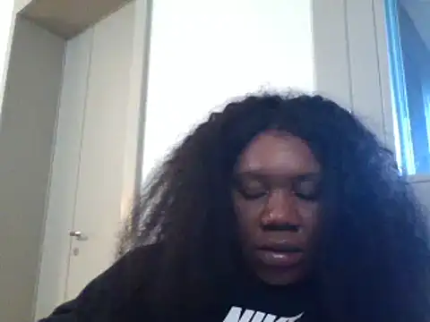 Snapshot of bonbonaumiel chatting on December 3, 7:32 am bonbonaumiel online show from December 3, 7:32 am