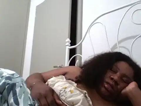 Snapshot of bonbonaumiel chatting on December 12, 2:26 am bonbonaumiel online show from December 12, 2:26 am