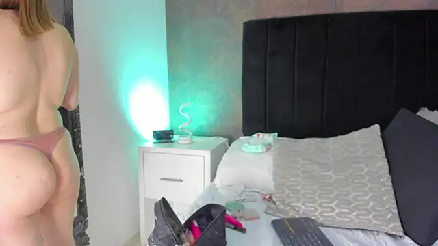 NaxaAndLexi  online show from January 18, 1:40 pm