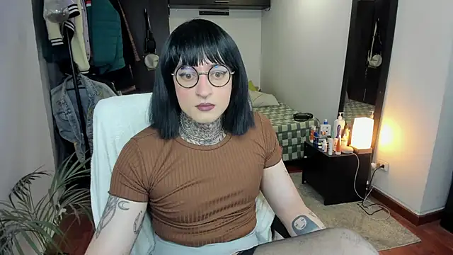 ShiiraVelkor online show from September 12, 9:42 am