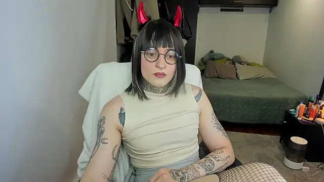 ShiiraVelkor online show from October 31, 9:21 am