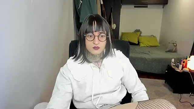 ShiiraVelkor online show from November 24, 9:36 pm