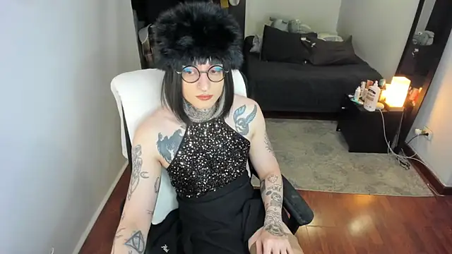 ShiiraVelkor online show from February 5, 9:25 am