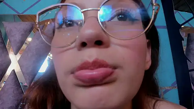 LARICSABLUE online show from February 25, 5:41 am