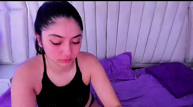 Snapshot of Lucy_Anall_ chatting on December 10, 12:50 am Lucy Anall online show from December 10, 12:50 am