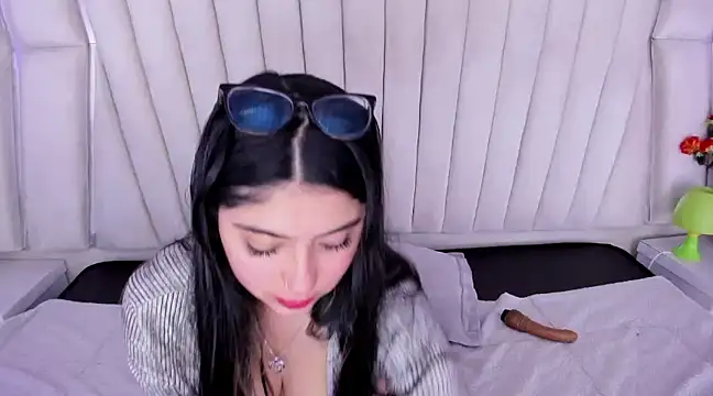 Snapshot of Lucy_Anall_ chatting on December 17, 10:32 pm Lucy Anall online show from December 17, 10:32 pm