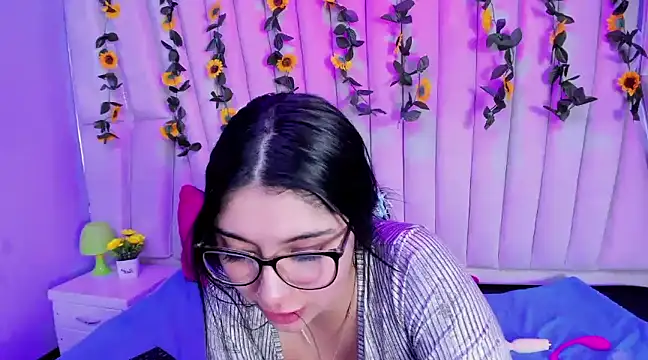 Snapshot of Lucy_Anall_ chatting on February 2, 1:12 am Lucy Anall online show from February 2, 1:12 am