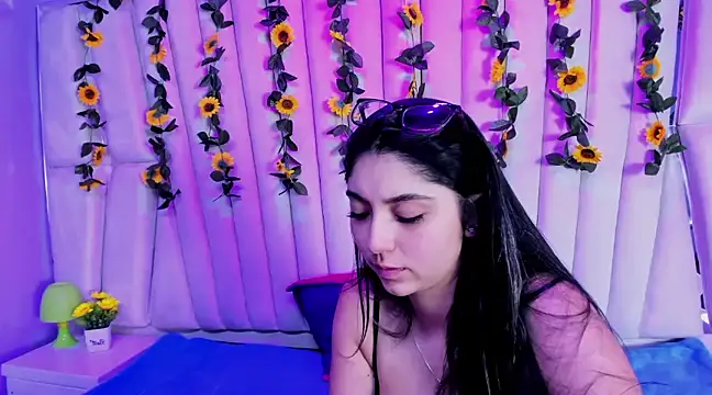 Snapshot of Lucy_Anall_ chatting on February 4, 1:02 am Lucy Anall online show from February 4, 1:02 am