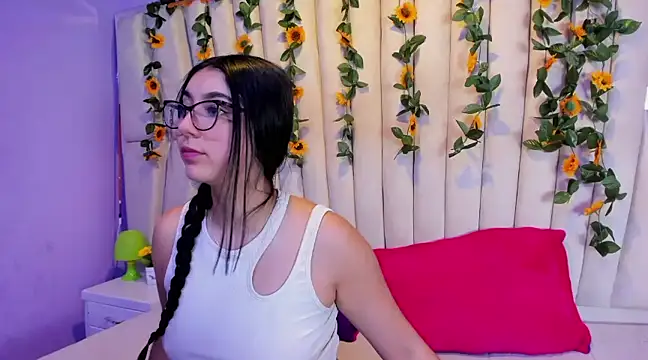 Snapshot of Lucy_Anall_ chatting on February 8, 9:57 pm Lucy Anall online show from February 8, 9:57 pm