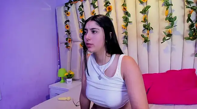 Snapshot of Lucy_Anall_ chatting on February 9, 1:00 am Lucy Anall online show from February 9, 1:00 am