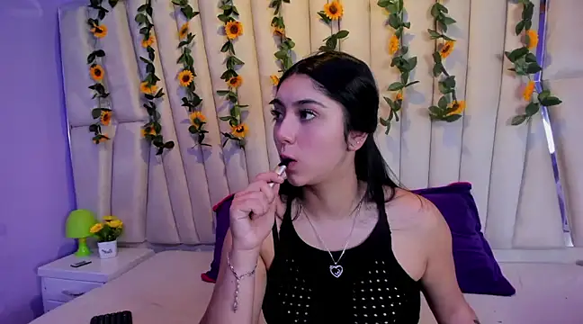 Snapshot of Lucy_Anall_ chatting on February 15, 9:59 pm Lucy Anall online show from February 15, 9:59 pm