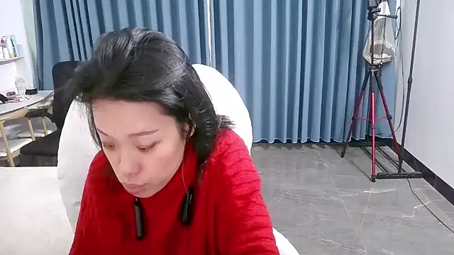 Snapshot of Bella0815 chatting on December 2, 2:42 am Bella0815 online show from December 2, 2:42 am