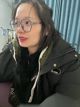 Snapshot of Bella0815 chatting on February 10, 11:46 am Bella0815 online show from February 10, 11:46 am