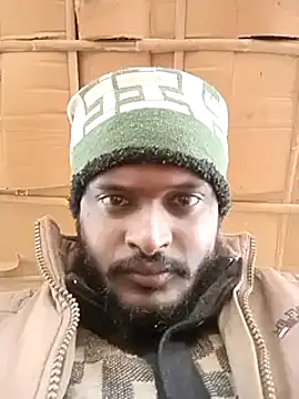 Snapshot of desicockblack chatting on December 10, 5:17 am desicockblack online show from December 10, 5:17 am