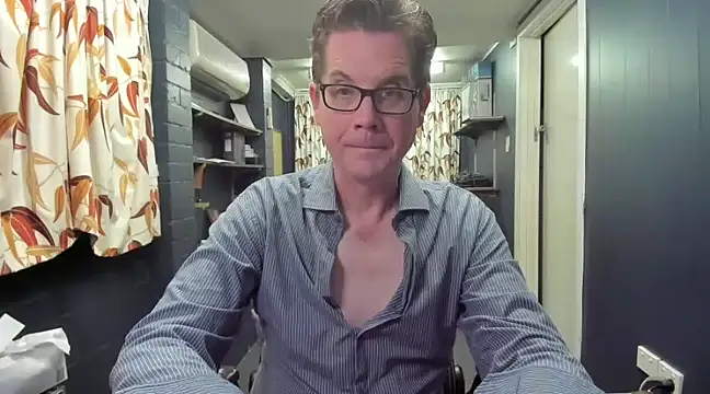 tilobinder online show from December 6, 3:33 pm