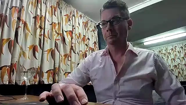 tilobinder online show from December 14, 1:16 pm