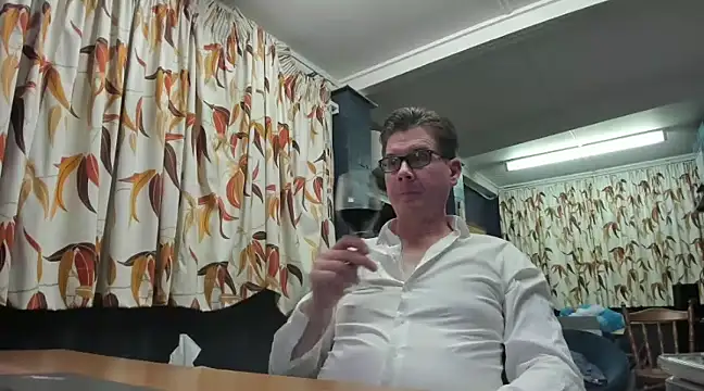 tilobinder online show from January 17, 2:50 pm