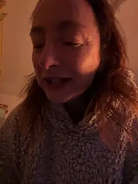 Snapshot of LouiseTswing chatting on December 11, 4:20 pm LouiseTswing online show from December 11, 4:20 pm