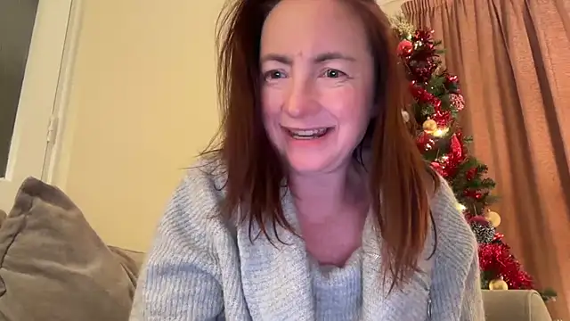 Snapshot of LouiseTswing chatting on December 19, 6:56 pm LouiseTswing online show from December 19, 6:56 pm