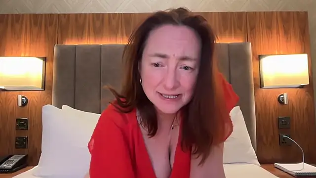 Snapshot of LouiseTswing chatting on January 3, 7:07 pm LouiseTswing online show from January 3, 7:07 pm