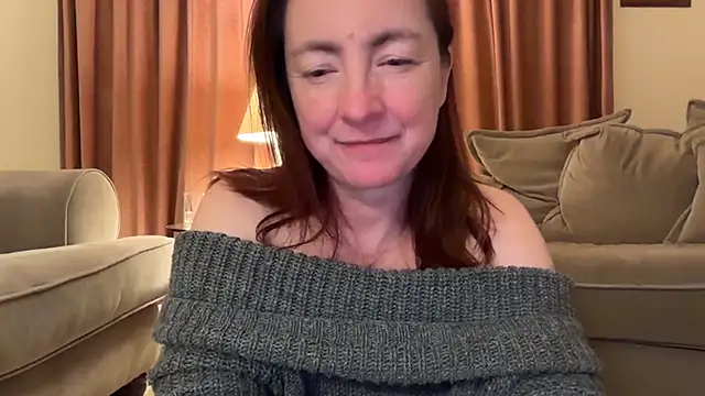 Snapshot of LouiseTswing chatting on January 10, 11:18 pm LouiseTswing online show from January 10, 11:18 pm