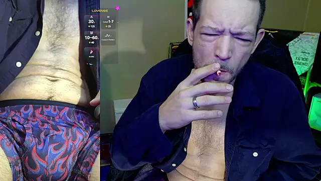 Snapshot of MasterForgedRayy chatting on December 7, 11:56 pm MasterForgedRayy online show from December 7, 11:56 pm